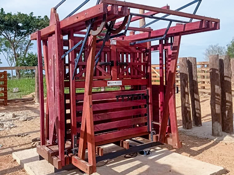 Tronco de Contenção Brete Compacto